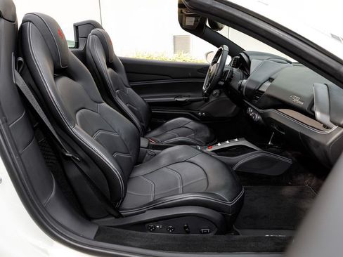 Used 2019 Ferrari 488 Spider RWD image 13