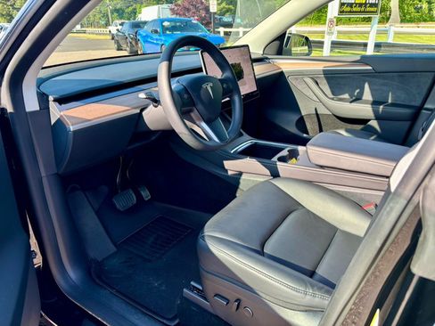 Used 2023 Tesla Model Y Long Range AWD/4WD image 10