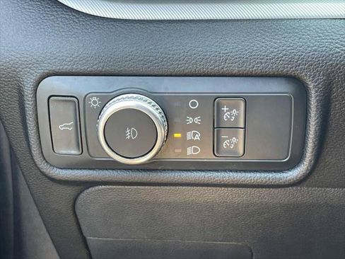 Used 2022 Ford Explorer XLT w/ Equipment Group 202A AWD/4WD image 18