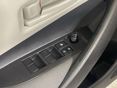 Used 2025 Toyota Corolla LE FWD image 15