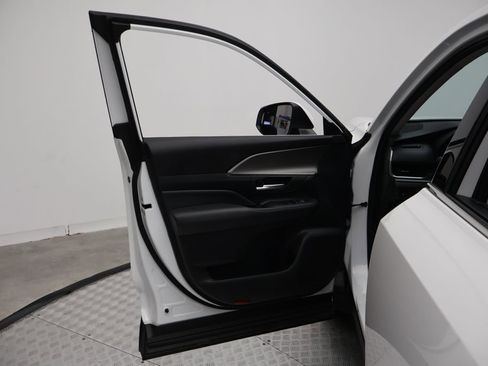 Certified 2025 Toyota Grand Highlander FWD image 16