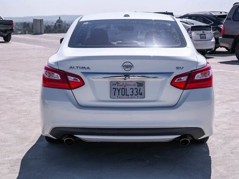 Used 2016 Nissan Altima 2.5 SV w/ Convenience Package FWD image 5