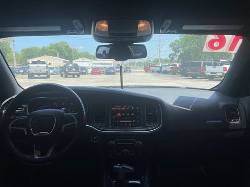 Used 2016 Dodge Charger SXT RWD image 9