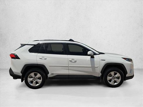 Used 2021 Toyota RAV4 XLE AWD/4WD image 4