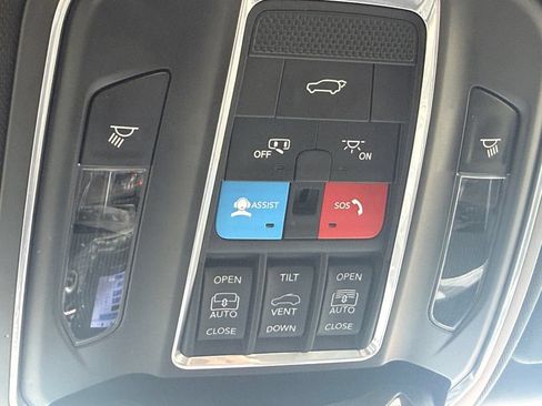 Used 2022 Jeep Wagoneer Series II w/ Premium Group I AWD/4WD image 19