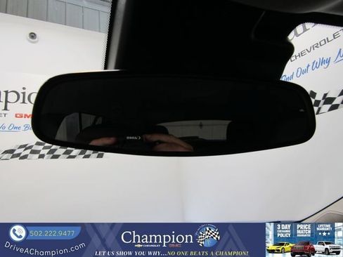 Used 2025 Chevrolet Trax LT FWD image 28