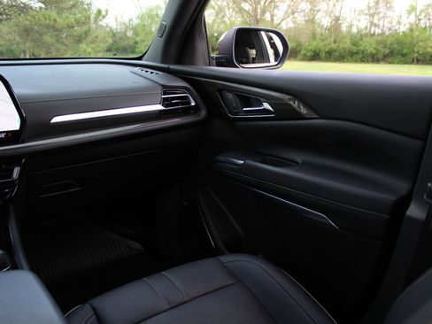 Used 2025 Chevrolet Traverse High Country w/ LPO, Floor Liner Package AWD/4WD image 12