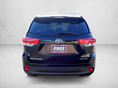 Used 2019 Toyota Highlander XLE AWD/4WD image 3