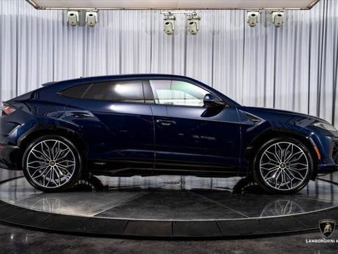 Used 2025 Lamborghini Urus SE AWD/4WD image 16