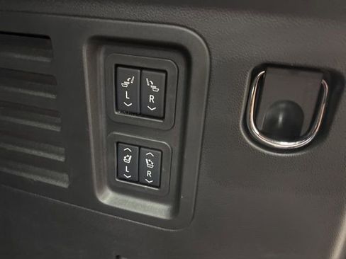 Used 2025 Chevrolet Traverse RS AWD/4WD image 16