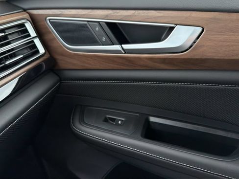 New 2026 Volkswagen Atlas SE FWD image 12