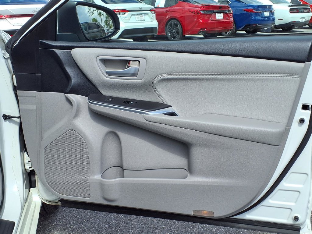 Used 2016 Toyota Camry XLE FWD image 13
