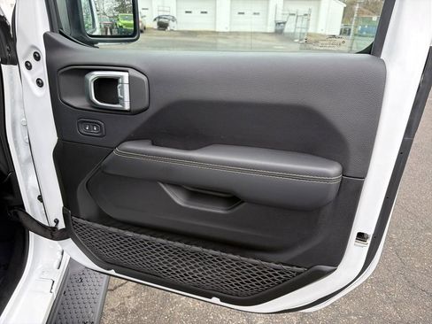 Used 2023 Jeep Wrangler Unlimited Sahara w/ Cold Weather Group AWD/4WD image 15