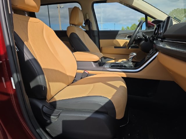 Used 2024 Kia Carnival LX FWD image 16