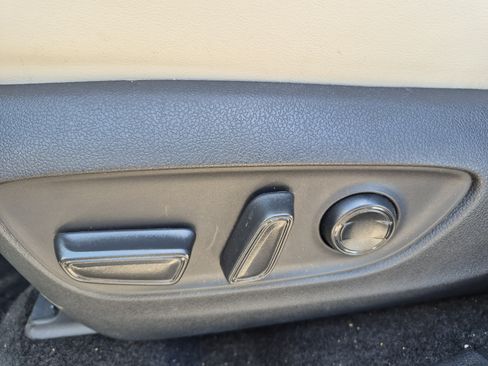 Used 2025 Toyota RAV4 Limited w/ Advanced Technology Package FWD image 15
