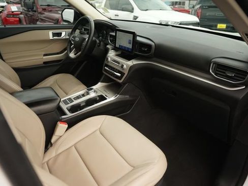 Used 2023 Ford Explorer XLT w/ Equipment Group 202A RWD image 19