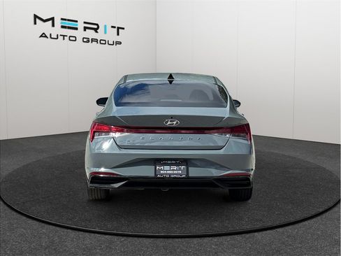 Used 2022 Hyundai Elantra SEL w/ Convenience + Premium Package FWD image 8