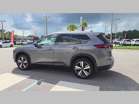 Used 2025 Nissan Rogue SL w/ Tech Package FWD image 28