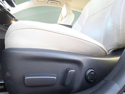 Used 2018 Toyota Avalon XLE Premium image 21