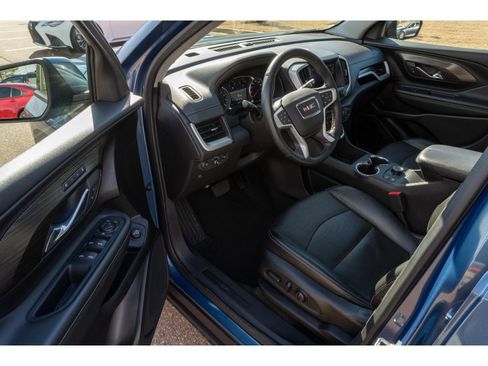 Used 2024 GMC Terrain SLT image 10
