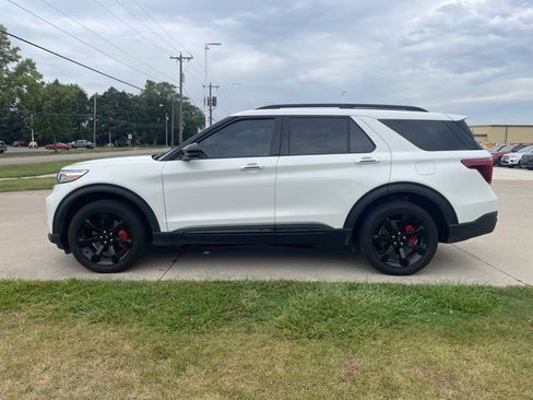 Used 2024 Ford Explorer ST w/ Technology Package image 11