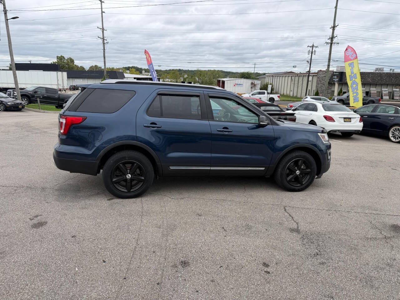 Used 2017 Ford Explorer XLT w/ Equipment Group 202A AWD/4WD image 72