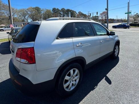 Used 2013 Kia Sorento LX image 3