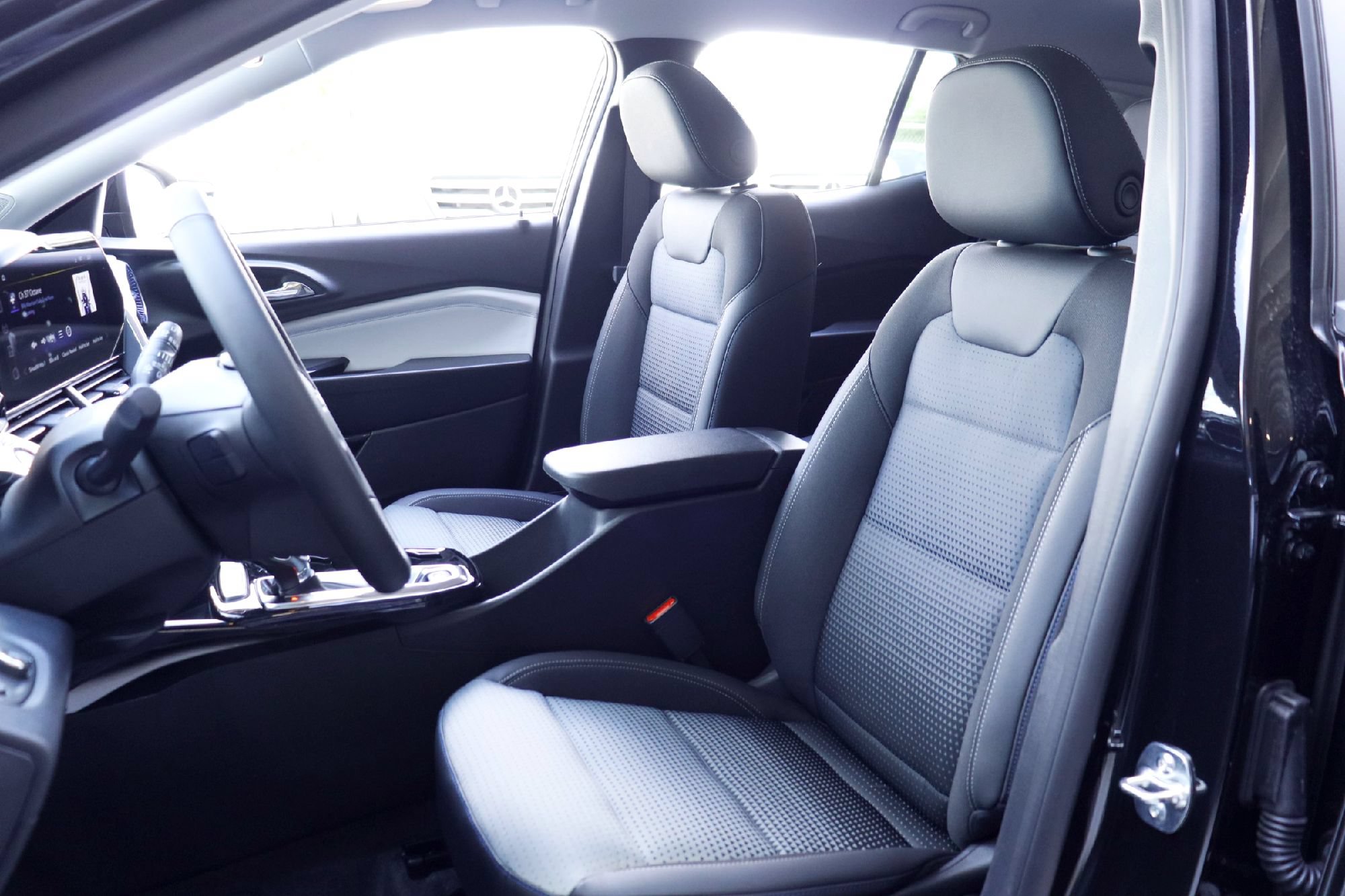 New 2026 Chevrolet Trax LT w/ Driver Confidence Package FWD image 9