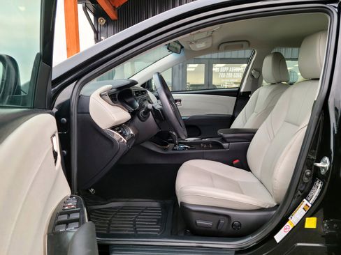 Used 2018 Toyota Avalon XLE image 19