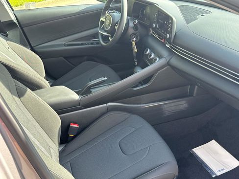 New 2025 Hyundai Elantra SE image 11