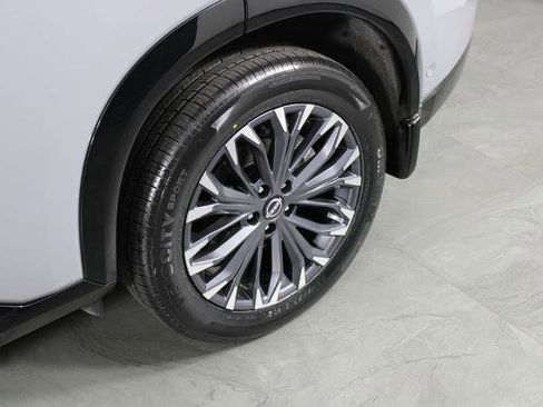 Certified 2024 Nissan Rogue Platinum FWD image 12