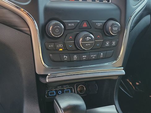 Used 2021 Jeep Grand Cherokee Freedom Edition AWD/4WD image 27