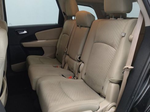 Used 2019 Dodge Journey SE image 18