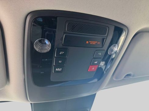 Used 2024 Kia Carnival EX FWD image 29