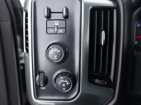 Used 2018 Chevrolet Silverado 1500 LT w/ All Star Edition image 39