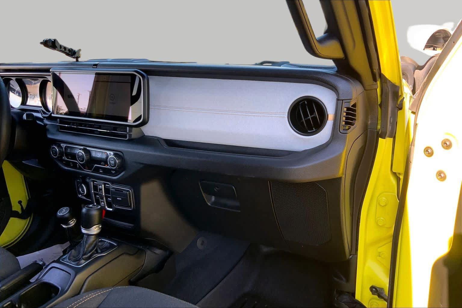 Used 2024 Jeep Wrangler Unlimited Sport AWD/4WD image 17