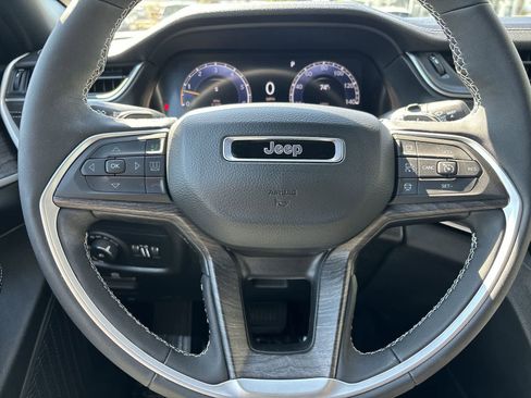 New 2025 Jeep Grand Cherokee Limited w/ Black Appearance Package image 10
