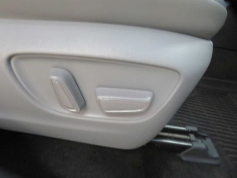 Used 2023 Toyota Highlander XLE FWD image 31