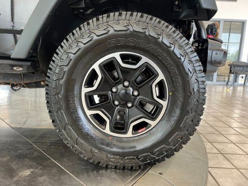 Used 2015 Jeep Wrangler Unlimited Rubicon AWD/4WD image 38