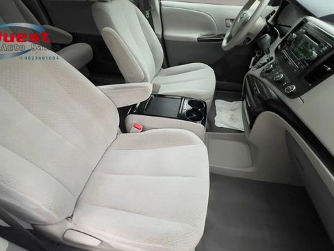 Used 2011 Toyota Sienna LE w/ Towing Pkg FWD image 18