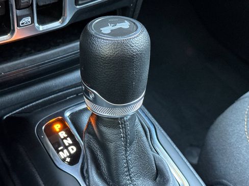 Used 2024 Jeep Wrangler Unlimited Sahara AWD/4WD image 23