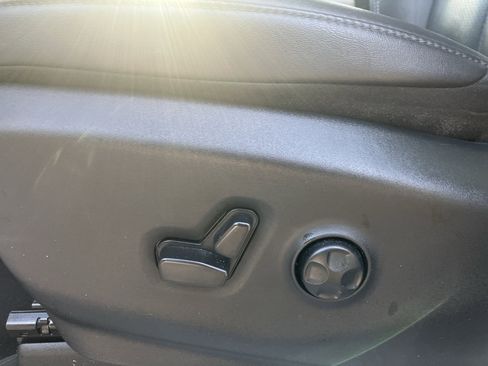 Used 2024 Chrysler Pacifica Touring-L image 21