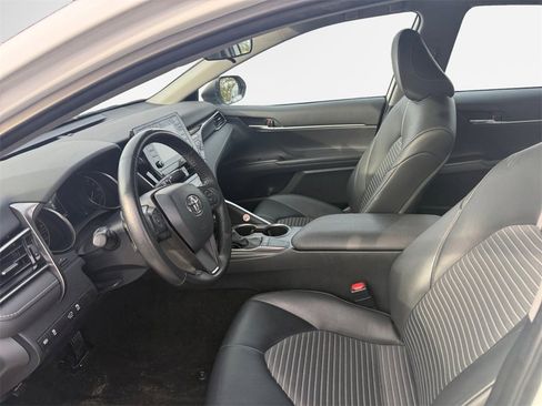 Used 2023 Toyota Camry SE image 9