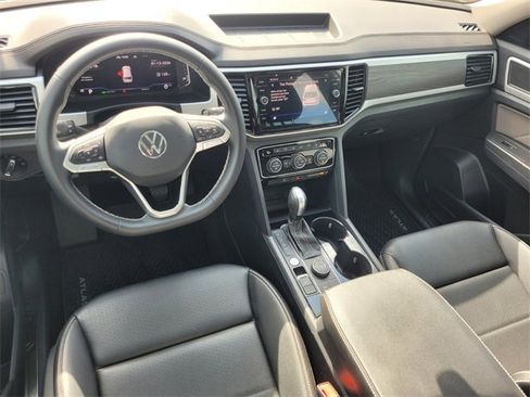 Used 2023 Volkswagen Atlas SE w/ Panoramic Sunroof Package image 9