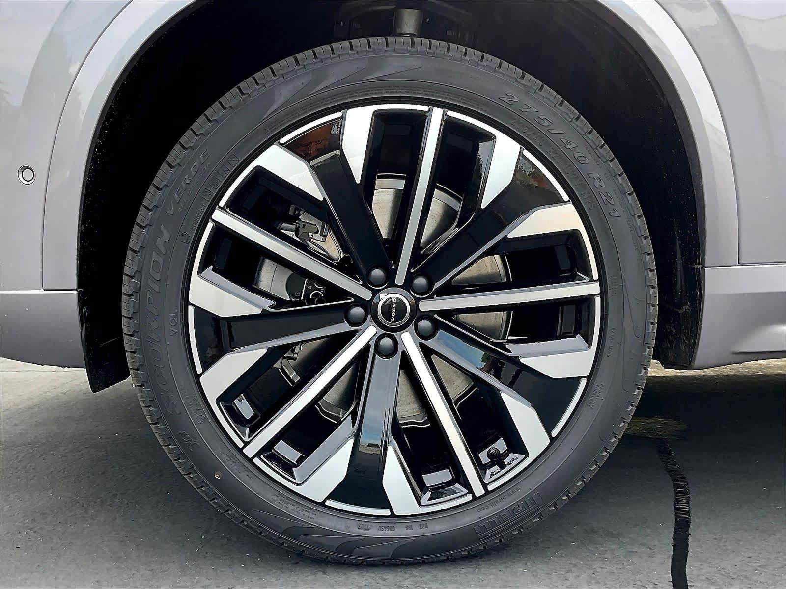 New 2026 Volvo XC90 B5 Plus w/ Protection Package AWD/4WD image 14