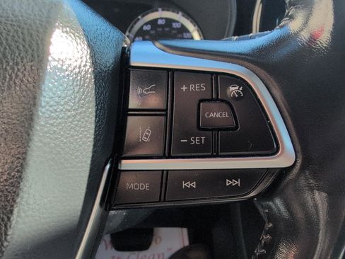 Used 2020 Toyota Highlander LE image 18