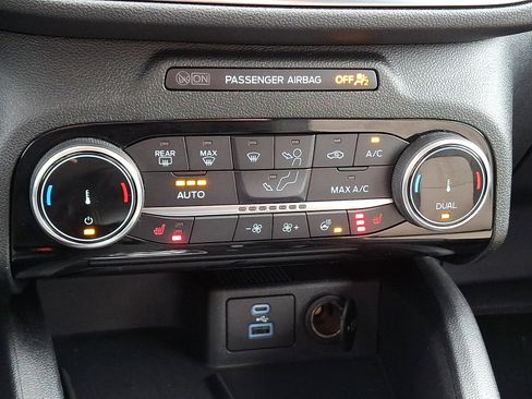 Used 2022 Ford Escape Titanium w/ Titanium Elite Package image 16