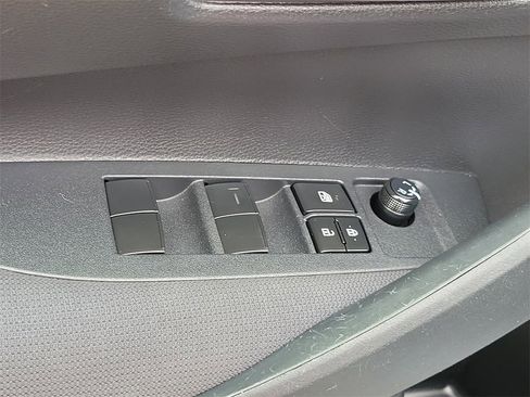 Used 2020 Toyota Corolla LE image 18