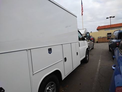 Used 2023 Chevrolet Express 3500 w/ Power Convenience Package RWD image 4