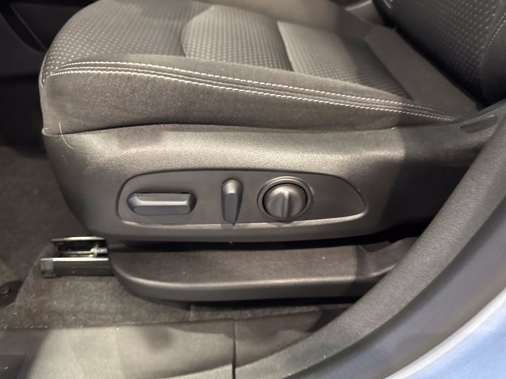 Used 2024 GMC Terrain SLE w/ Driver Convenience Package AWD/4WD image 27